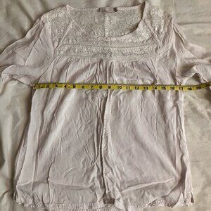 Flowy Prana blouse with lace detail